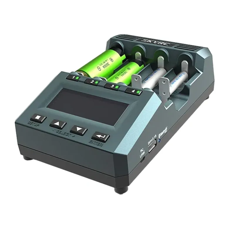 SkyRC MC3000 AA / AAA töltő