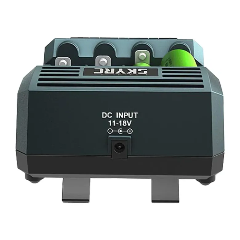 SkyRC MC3000 AA / AAA töltő