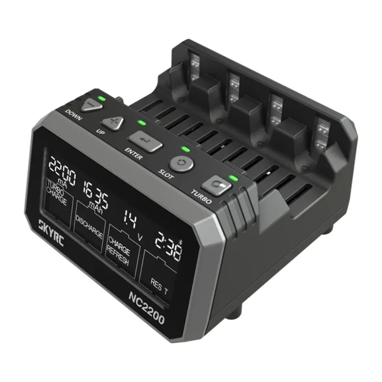 SkyRC NC2200 AA / AAA töltő