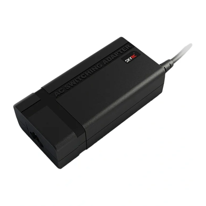 SkyRC 15V / 4A hálózati adapter